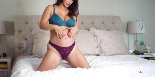 eva lovia pregnant (Uma Zex)