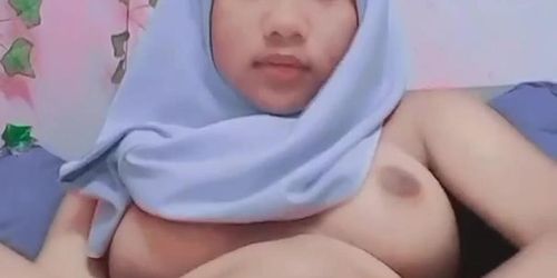 Beautiful Innocent Muslim Hijabi Swinger Slut Mastubating