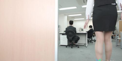 A Crazy Office Sex Adventure With Akari Amamiya