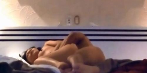 Esposa mexicana disfrutando de sexo duro con su amante en casa (La verga)