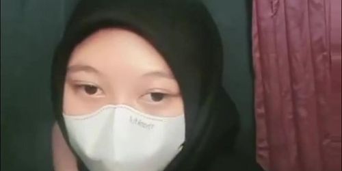 Bokep ABG Hijab Hitam Colmek Di Kamar