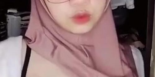 Bokep Indo Fitri Abg Hijab Pamer Toket Gede Mulus (Doll Face)