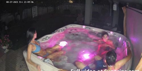 IPCAM – American College Students Have A Jacuzzi Party