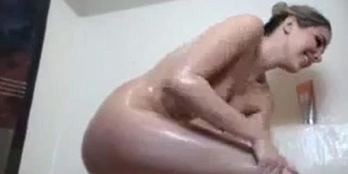 Beautiful girl nude showering with shampoo tease live show
