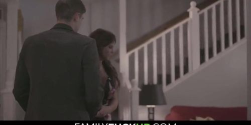 FamilyFuckUp Site: Desperate MILF Seduction & Taboo Encounters with Michael Swayze