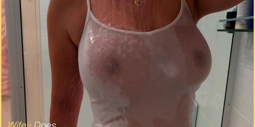 Wifey has perfect tits to get wet