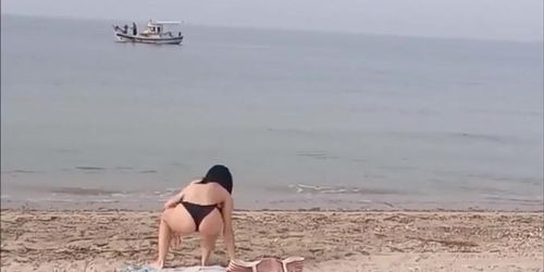 flashing a boat on the beach