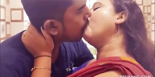 Desibang Facial For Desi Moma Wrb Public Flashing