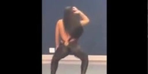 BIG ASS GIRL DANCING