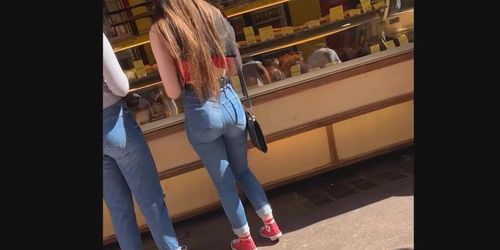 perfect round bubble ass teen in jeans