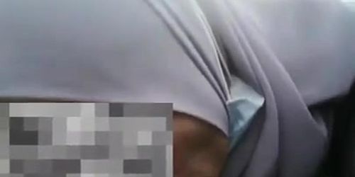 Malay Wife Can'T Screw At Home, She Gives Bj In Car