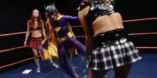 Cali-Batgirl Beatdown (Cali Logan)