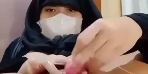 Hijab squirt