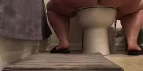 serbian fat ass on toilet (Fat girl)