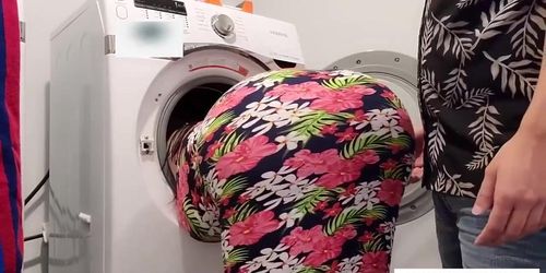 Crystal Lust Fucking Stuck Stepmother In The Washing Machine - Nick Big Ass (Nick Ross, Katarina Rina)