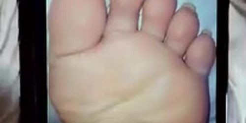 Cumming on my gf sole