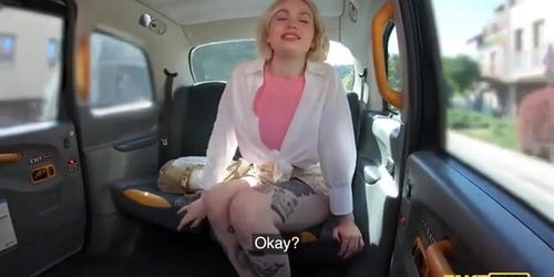 Big tits blondie is going to screw in public t oo