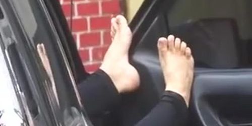 Feet car