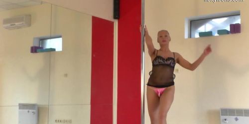 Big ass gymnast Sonka Nikolet in dance studio