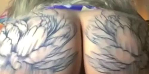 Tatted up white girl playing with pussy + twerk