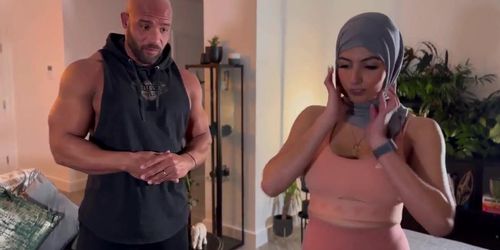 Aaliyah Yasin Fucks Her Personal Trainer
