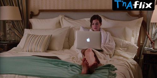 Anne Hathaway Sexy Scene  in The Intern