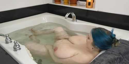Massive Preggo Tits In A Bathtub