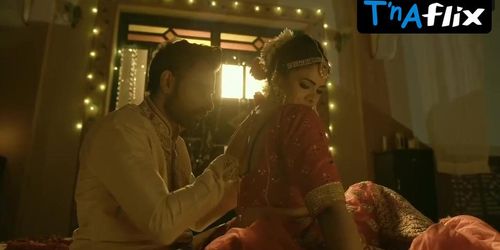 Aayat Khan Sexy Scene  in Red Light