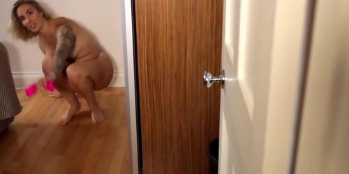 Paige Turnah - Big Ass Girl Is Masturbating To Orgasm In The Locker Rooms While You Watch Her
