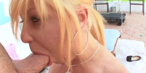 Hot Naturally Blonde Bombshell With Bubble-Ass Shows Off Her ANAL Skills