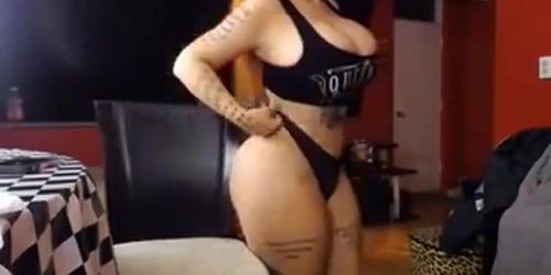 Curvy Amateur Webcam Striptease