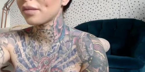 Tattoo girl getting pregant and live porn on cam
