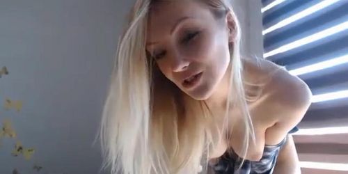 Hot blonde teen successfully making her pussy squirt on cam