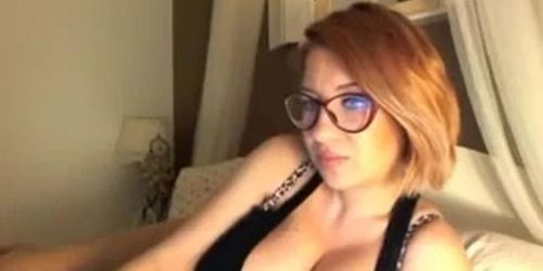 Gorgeous girl with big tits lay down and chatting on webcam - watchfreewebcam . com