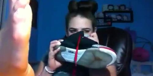 GonewithScarlette smelling her stinky feet and shoes (you can find this one on other sites, (but I have a link for 150+ vids of 