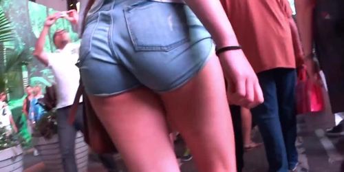 Hot blonde teen with amazing round ass in shorts