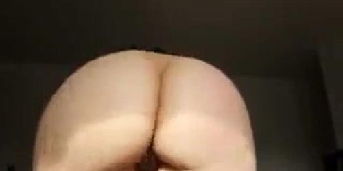 Terrific ass and a fun ride on cam