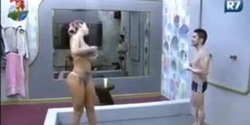 Andressa Showers her Flesh (Andressa Urach)