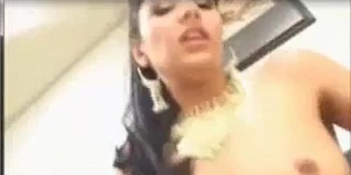 phat-ass Bollywood girl gets big American cock