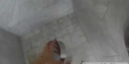 Pussy eating in the hotel bathroom