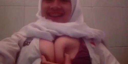 Abg Hijab Pamer Toge Di Kamar Mandi Sekolah