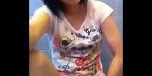 Amateur Asian Girl in Glasses Masturbating