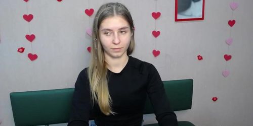 Amateur Ukrainian girl TaliaSunshin chats on webcam solo show