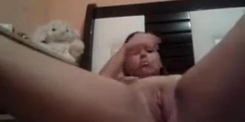 chica envia por whatsapp video masturbandose