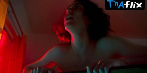 Margaret Qualley Breasts,  Lesbian Scene  in Drive-Away Dolls