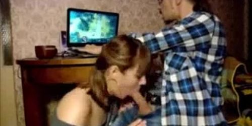 Blowjob for a gamer from an amateur girl (Your Slutty)