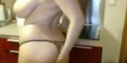 Busty Oiled Up Webcam Girl