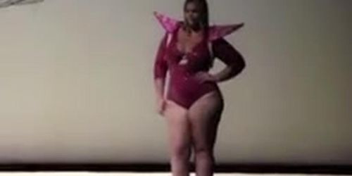 desfile plus size