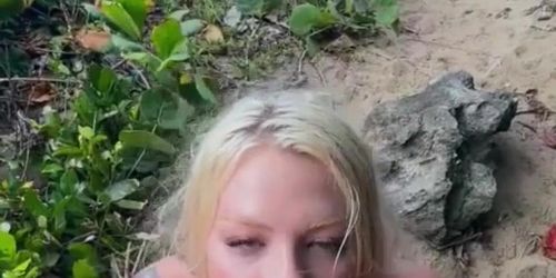 Big Boobs Blonde Pawg Sucks Bbc On A Public Beach