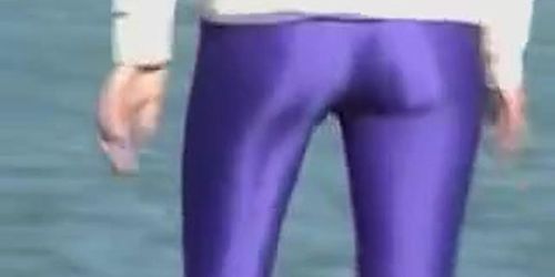 03zm porn video – Candid amateur in lilac pantyhose walking along the quay 03zm